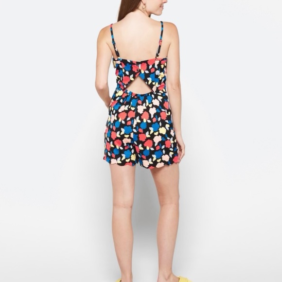 Beatriz Scallop Detail Romper - Picture 2 of 6